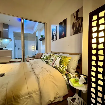 Azure Pool View With Balcony, Wifi And Netflix