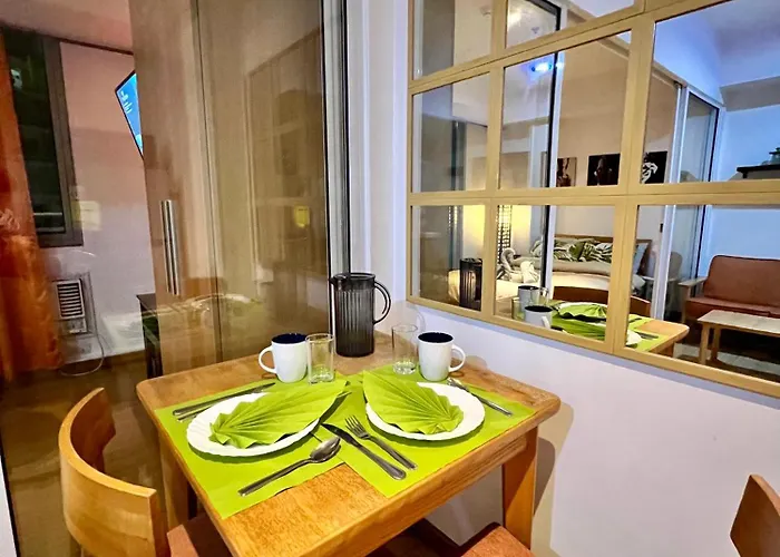 Azure Pool View With Balcony, Wifi And Netflix 4* Manila