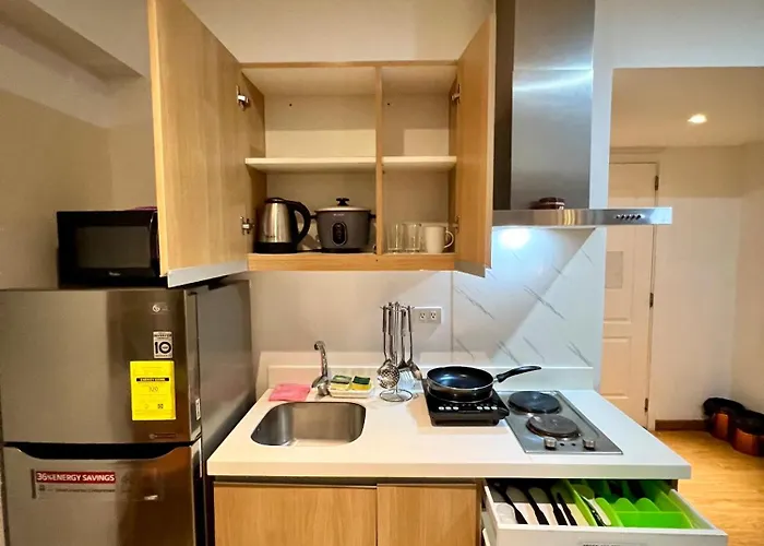 Azure Pool View With Balcony, Wifi And Netflix 4* Manila