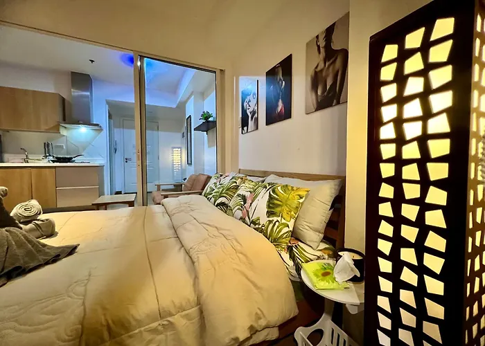 Apartahotel Azure Pool View With Balcony, Wifi And Netflix Manila