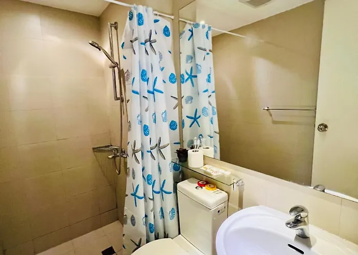 Azure Pool View With Balcony, Wifi And Netflix 4* Manila