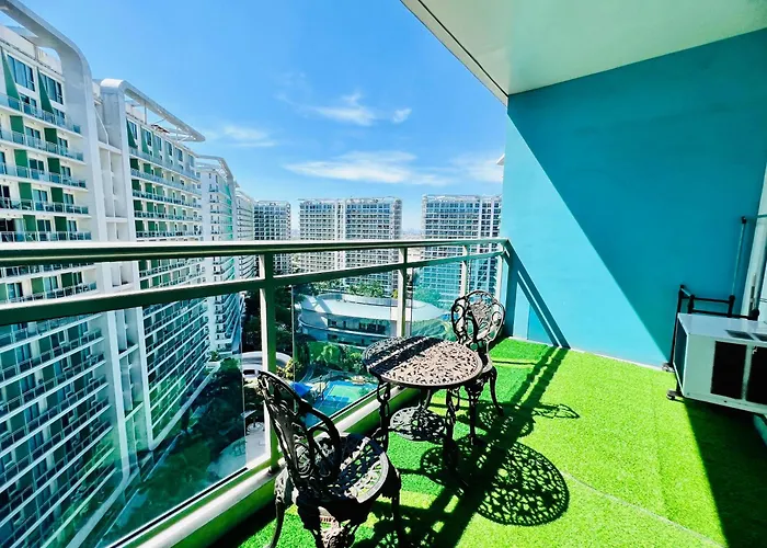 Azure Pool View With Balcony, Wifi And Netflix 4*